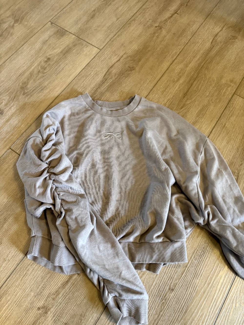 Reebok Crew Sweater w Ruched Sleeve - Size L